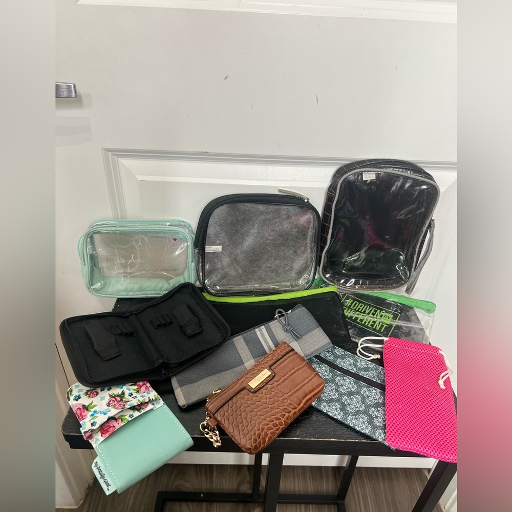 Simple small pouches